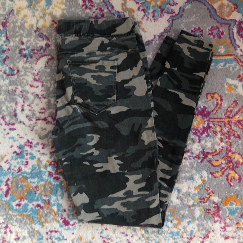 Pull On Elastic Waist Camo Jeggings